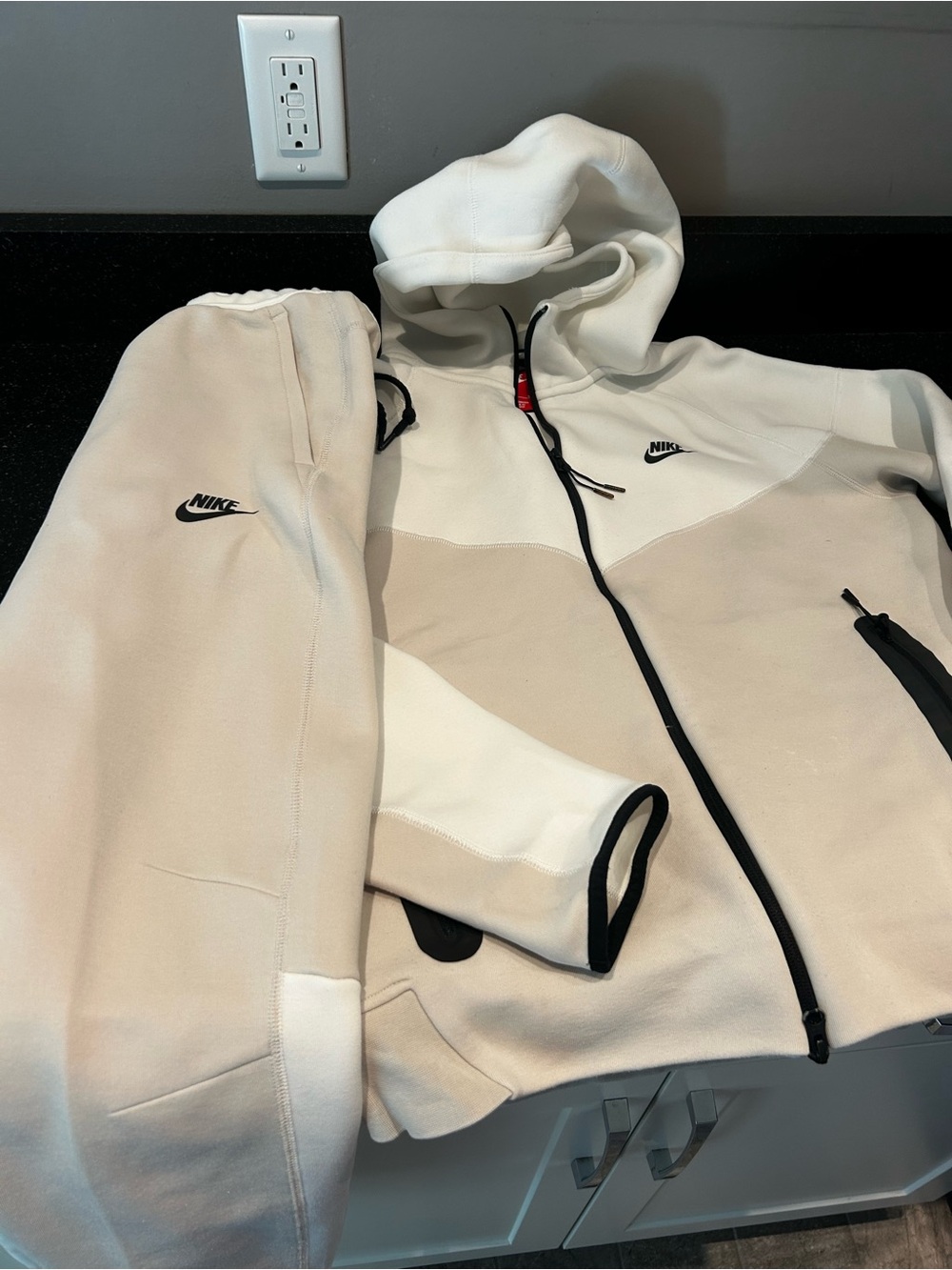 Nike Tech Men’s Two-Tone Beige & White Full-Zip Hoodie Jacket and Sweatpants